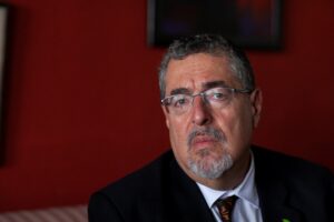 Tribunal electoral de Guatemala suspende el partido del presidente electo del país