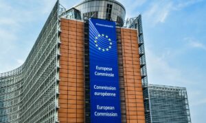 Comisión Europea recomienda iniciar conversaciones para la adhesión de Ucrania y Moldavia a la UE