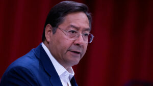 Arce dice que a pesar de «sabotaje», «ataques arteros» y «guerra híbrida» no claudicará
