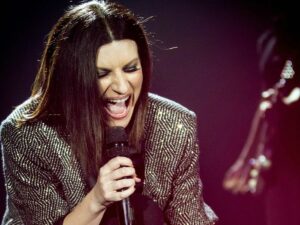 La noche en la que Laura Pausini brilló en boca de sus amigos, de Alejandro Sanz a Fonsi