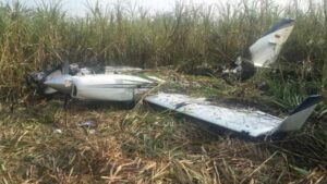 Muere un piloto y otro resulta herido al caer una avioneta en un área boscosa en Panamá