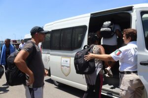 México halla a 87 migrantes en un tractocamión en el sureño estado de Chiapas