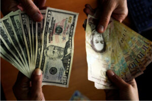Moneda venezolana registra su menor tasa de devaluación desde marzo