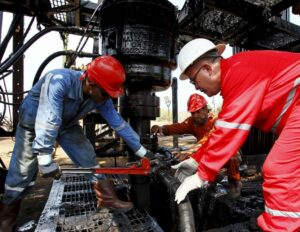 Trabajadores Petroleros del Gas entregaron reconocimiento a la obra Frases y Pensamientos de Hugo Chávez, “El Legado”