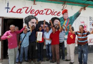 Fundación La Vega Dice otorgó un reconocimiento a la obra literaria Frases y Pensamientos de Hugo Chávez, “El Legado”