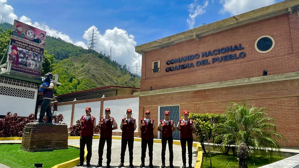 Frases y Pensamientos de Hugo Chávez, “El Legado” recibió diploma del Regimiento Miranda del Comando Nacional Guardia del Pueblo