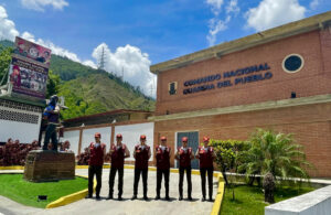 Frases y Pensamientos de Hugo Chávez, “El Legado” recibió diploma del Regimiento Miranda del Comando Nacional Guardia del Pueblo