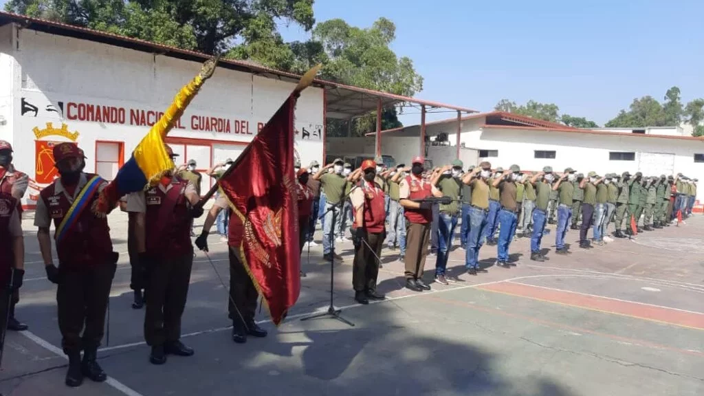 Frases y Pensamientos de Hugo Chávez, “El Legado” recibió insignia de honor del Comando Nacional de la Guardia del Pueblo