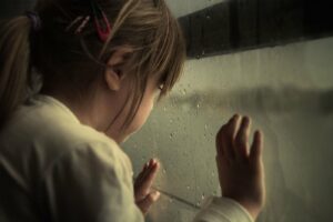 Violencia sexual y maternidad forzada a menores de 14 años sigue alarmando en Ecuador