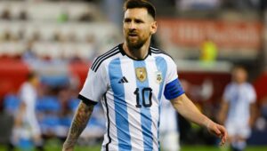 Vendidas por 7,8 millones de dólares 6 camisetas llevadas por Messi en Qatar 2022