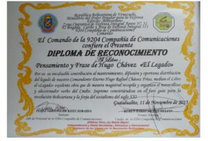 Libro de Chávez “Frases y Pensamientos” recibió reconocimiento de la 9204 Compañía de Comunicaciones del Ejército Bolivariano