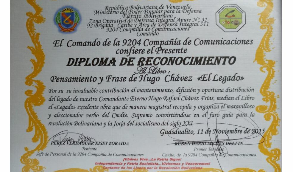 Libro de Chávez “Frases y Pensamientos” recibió reconocimiento de la 9204 Compañía de Comunicaciones del Ejército Bolivariano
