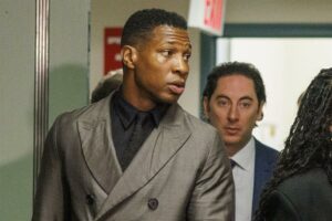 Actor Jonathan Majors es declarado culpable de agresión y acoso a su novia