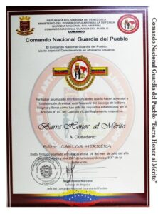 Comando Nacional de la Guardia del Pueblo entregó “Barra Honor al Mérito” al libro de Chávez Frases y Pensamientos “El Legado”