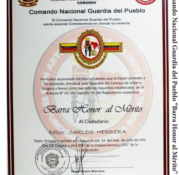 Comando Nacional de la Guardia del Pueblo entregó “Barra Honor al Mérito” al libro de Chávez Frases y Pensamientos “El Legado”