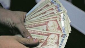 Guatemala eleva hasta en un 6,6 % el salario mínimo en 2024