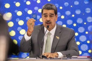Maduro recibe a directivos de Repsol un día después del acuerdo para reactivar operaciones