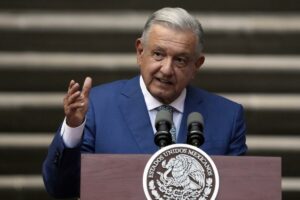López Obrador califica a gobernador de Texas como «señor de malas entrañas»