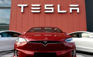 Tesla ofrece a algunos de sus trabajadores en EE.UU. un aumento salarial del 10 %
