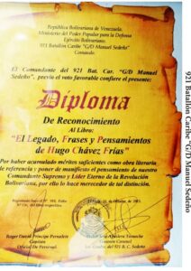 Libro de Chávez “Frases y Pensamientos” recibió reconocimiento del 921 Batallón Caribe “G/D Manuel Sedeño” del Ejército Bolivariano
