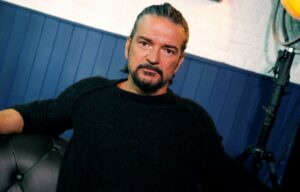 Ricardo Arjona se toma un descanso de las giras por problemas en la espalda