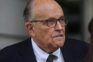 Rudy Giuliani se declara en bancarrota tras su condena millonaria por difamación