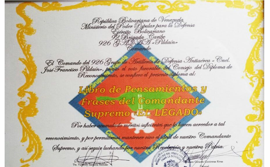 Libro de Chávez Frases y Pensamientos “El Legado” recibió reconocimiento del 926 Grupo de Artillería de Defensa Antiaérea “Cnel. José Francisco Pildaín”