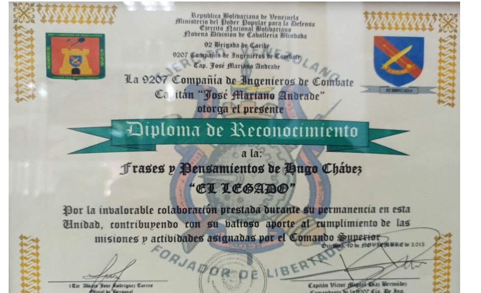 Libro de Chávez Frases y Pensamientos “El Legado” recibió reconocimiento de la 9202 Compañía de Ingenieros de Combate “Capitán José Mariano Andrade”