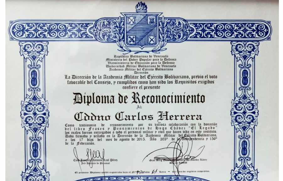Academia Militar del Ejército Bolivariano entregó reconocimiento al libro de Chávez Frases y Pensamientos “El Legado”