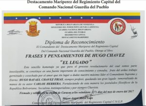 Destacamento Maripérez de la GNB entregó reconocimiento al libro de Chávez Frases y Pensamientos “El Legado”