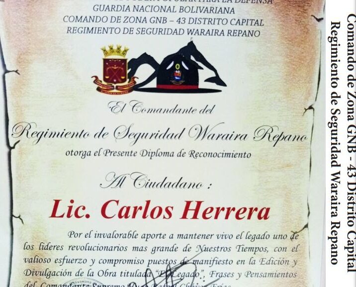 Libro de Chávez Frases y Pensamientos “El Legado” recibió diploma del Regimiento de Seguridad Waraira Repano de la GNB