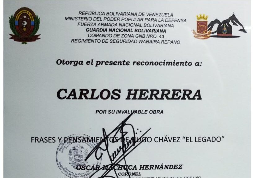 Libro de Chávez Frases y Pensamientos “El Legado” recibió reconocimiento del Regimiento de Seguridad Waraira Repano de la GNB