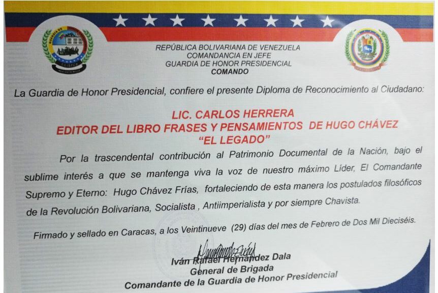 Libro de Chávez Frases y Pensamientos “El Legado” recibió reconocimiento de la Guardia de Honor Presidencial
