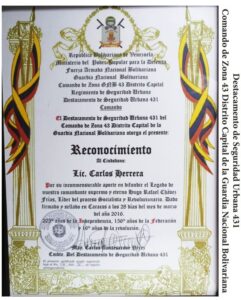 Libro de Chávez Frases y Pensamientos “El Legado” recibió reconocimiento del Destacamento de Seguridad Urbana 431 de la GNB