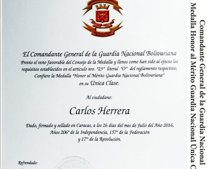 Libro de Chávez Frases y Pensamientos “El Legado” recibió la Medalla Honor al Mérito en su Única Clase de la GNB