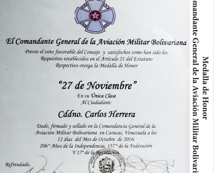 Libro de Chávez Frases y Pensamientos “El Legado” recibió la Medalla de Honor de la Aviación Militar Bolivariana