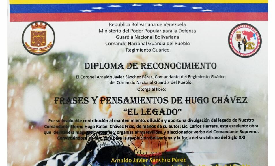 Libro de Chávez Frases y Pensamientos “El Legado” recibió reconocimiento del Regimiento Guárico de la Nacional Guardia del Pueblo