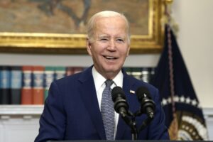 Republicanos dan un paso para el ‘impeachment’ del encargado de inmigración de Biden