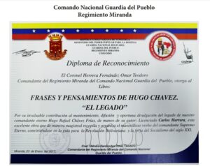 Libro de Chávez Frases y Pensamientos “El Legado” recibió reconocimiento del Regimiento Miranda de la Guardia del Pueblo