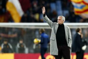 Mourinho se despide emocionado de la afición: «Gracias por estos dos años»