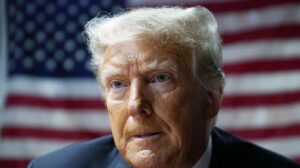 Trump dice al juez de su caso de difamación que le «encantaría» que le saque de la corte