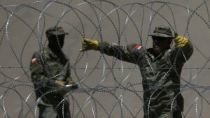Supremo avala retirar el alambre de púas que Texas colocó en la frontera con México