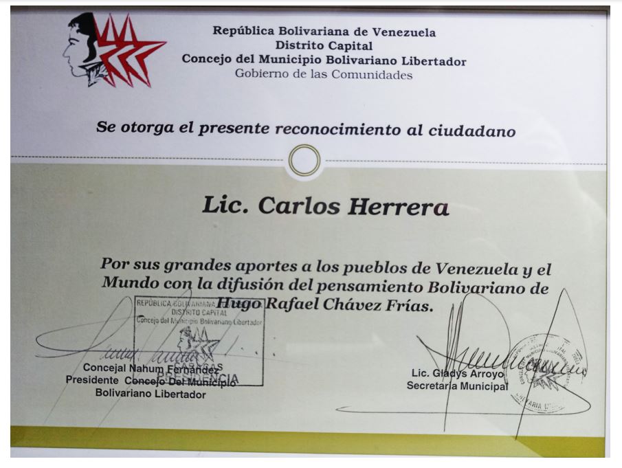 Libro de Chávez Frases y Pensamientos “El Legado” recibió reconocimiento del Gobierno de las Comunas del Consejo del Municipio Bolivariano Libertador