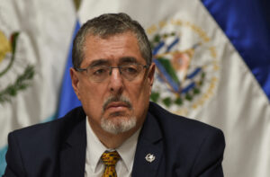 Presidente de Guatemala afirma que la fiscal general se «rehusó» a cumplir con su mandato