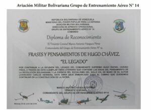 Libro de Chávez Frases y Pensamientos “El Legado” recibió reconocimiento del Grupo de Entrenamiento Aéreo N° 14
