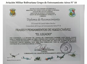 Libro de Chávez Frases y Pensamientos “El Legado” recibió reconocimiento del Grupo de Entrenamiento Aéreo N° 18