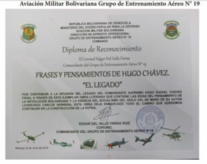 Libro de Chávez Frases y Pensamientos “El Legado” recibió reconocimiento del Grupo de Entrenamiento Aéreo N° 19