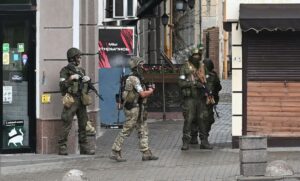 Publican un vídeo de agentes ucranianos interrogando en Sudán a un miembro de Wagner