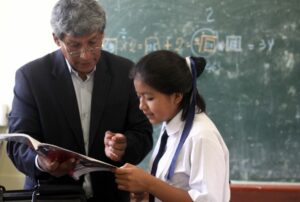 Perú aprueba ley que cesa a maestros que promuevan ideología «contraria a la Constitución»