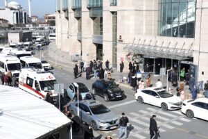 Un civil muerto y cinco heridos en un atentado contra unos tribunales en Estambul